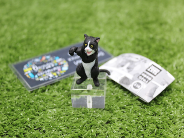 1.Gashapon Animal Cat and Cable Figure - Tuxedo Cat