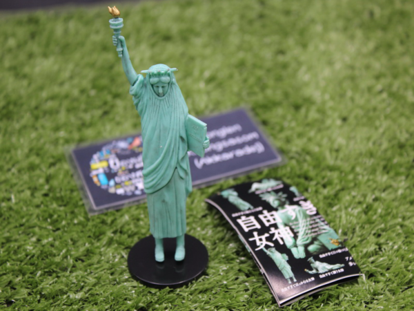 6.Gashapon Panda's ana The Statue Of Too Much Liberty - Stand Pose