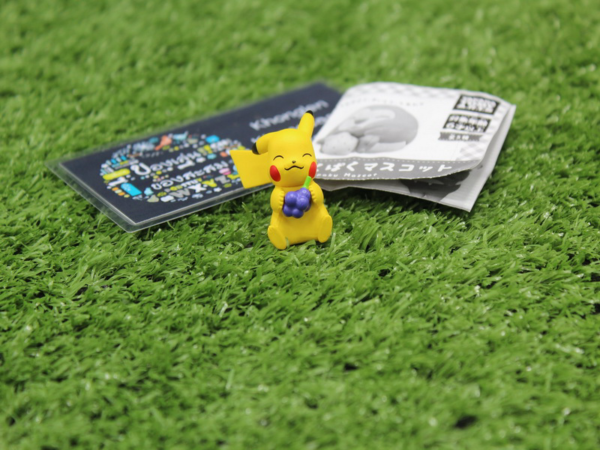1.Gashapon Pokemon Manpuku Pakupaku Mascot - Pikachu