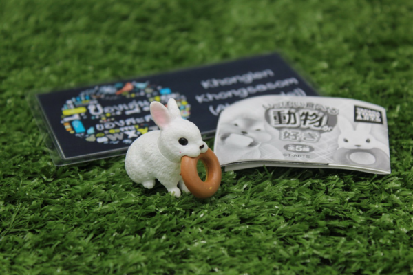 5.Gashapon Animal Eat Figure – Rabbit with Donut