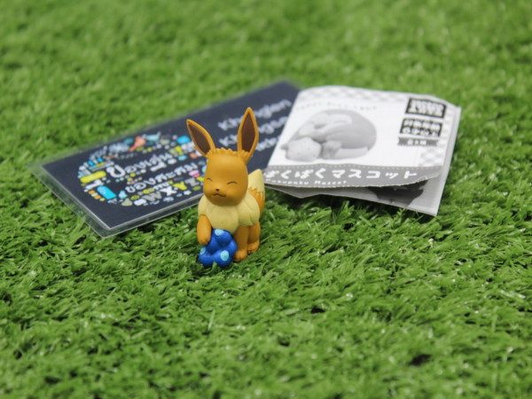 5.Gashapon Pokemon Manpuku Pakupaku Mascot - Eevee (Eievui)