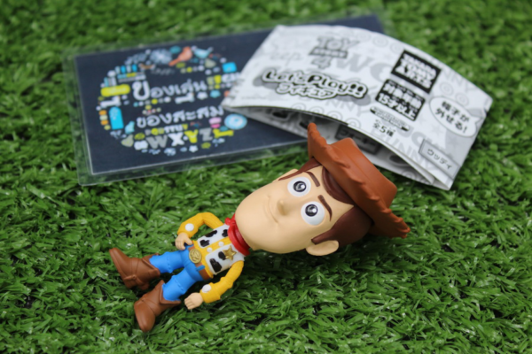 1.Gashapon Disney Toy Story 4 Let’s Play !! Figure – Woody